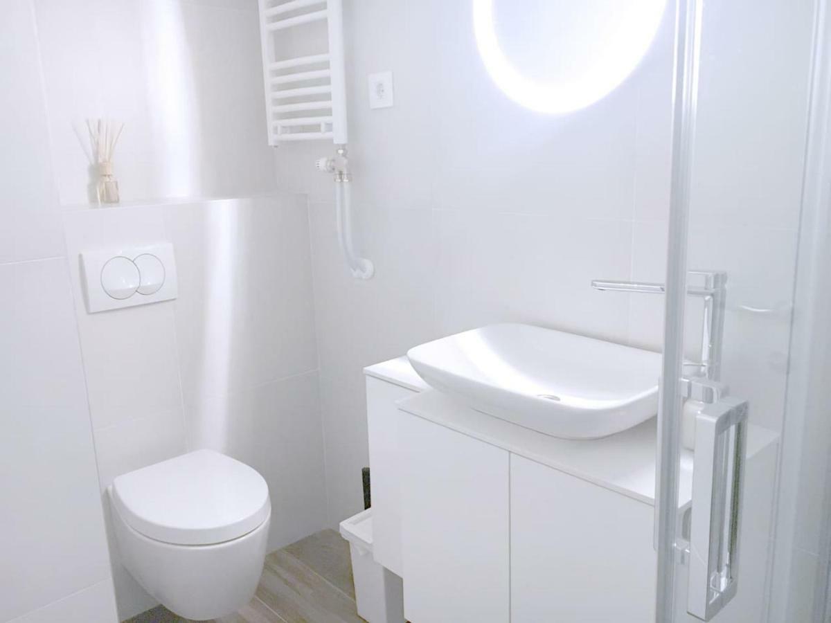 New Central Light Apartment With Private Parking Novi Sad Exterior photo